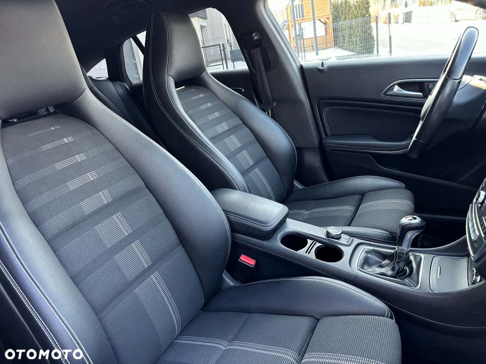 Mercedes-Benz CLA 180 Peak Edition - 26