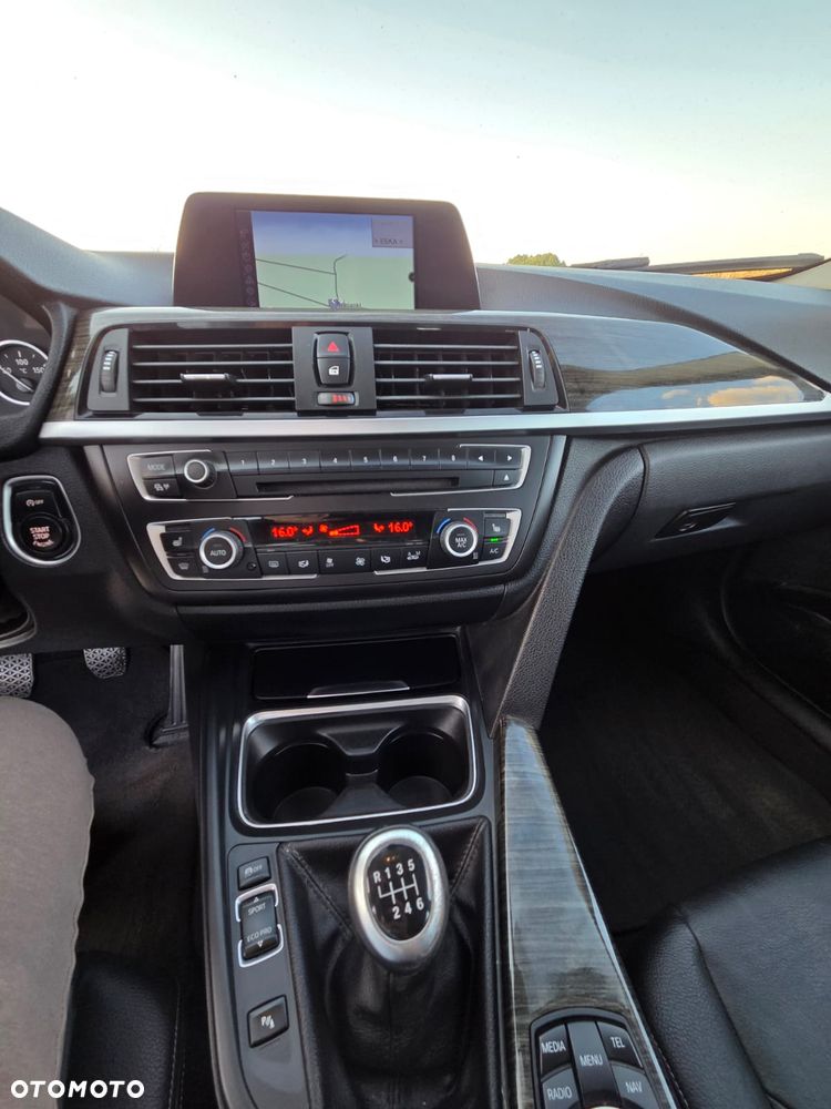 BMW Seria 3 320d Efficient Dynamics - 23