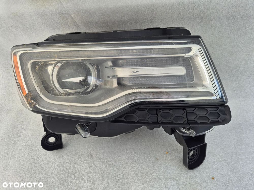 Reflektor prawy Jeep Grand Cherokee WK2 Xenon 68111000AM - 4