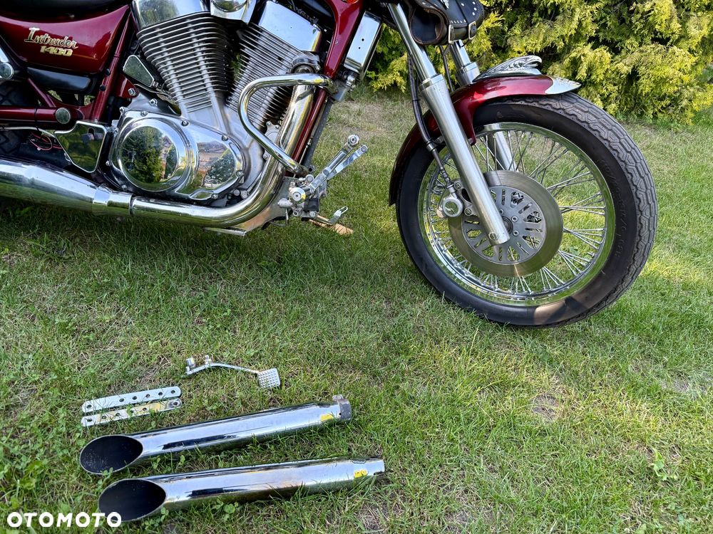 Suzuki Intruder - 7