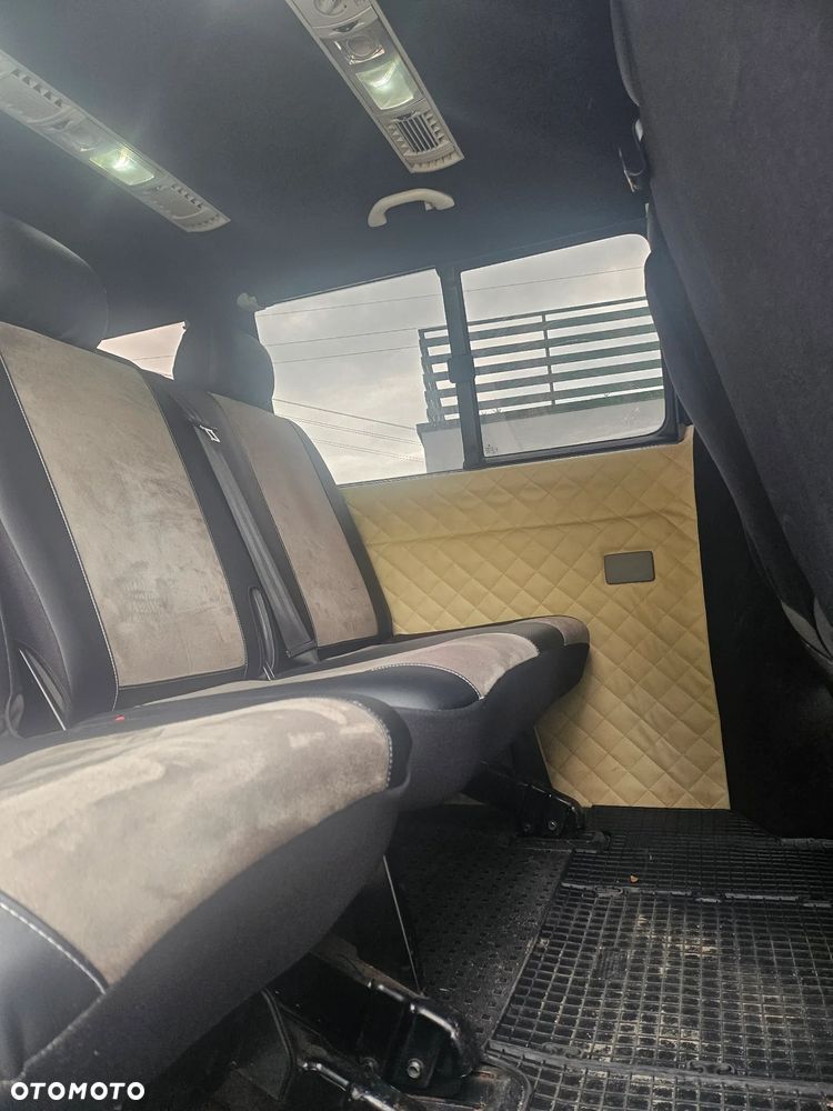 Volkswagen Caravelle - 10