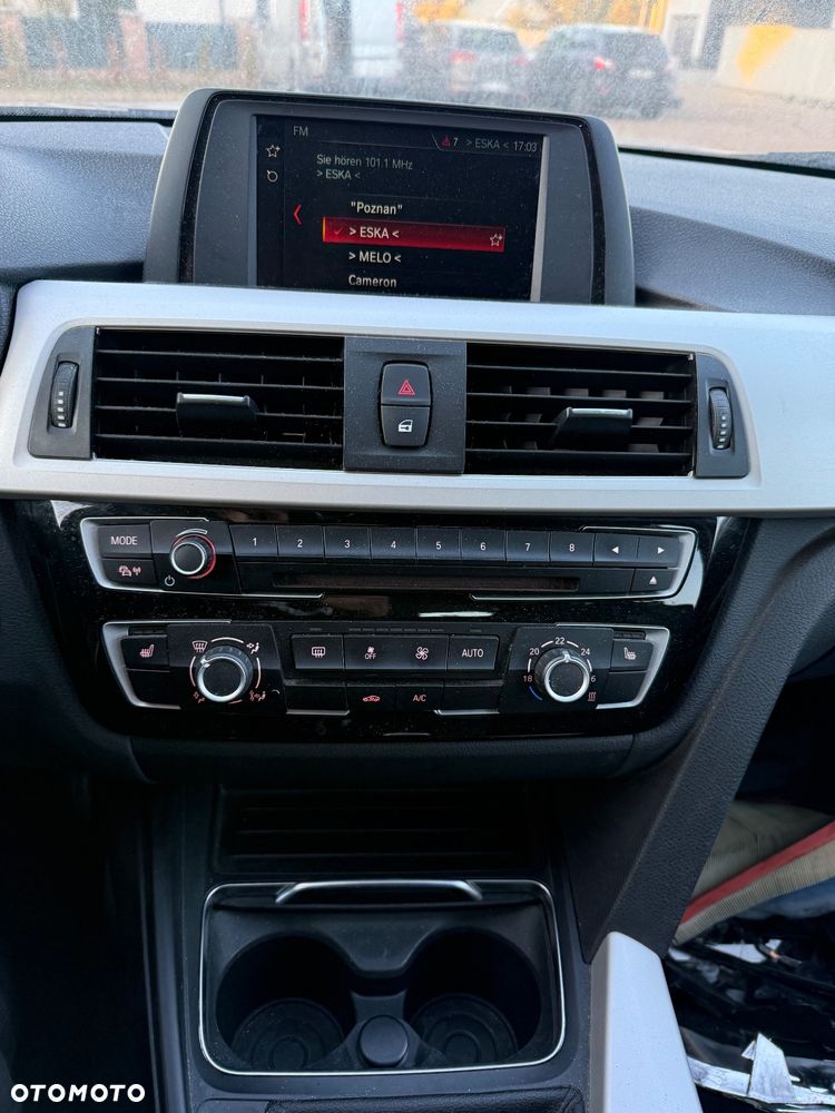 BMW Seria 3 318d Touring Advantage - 13