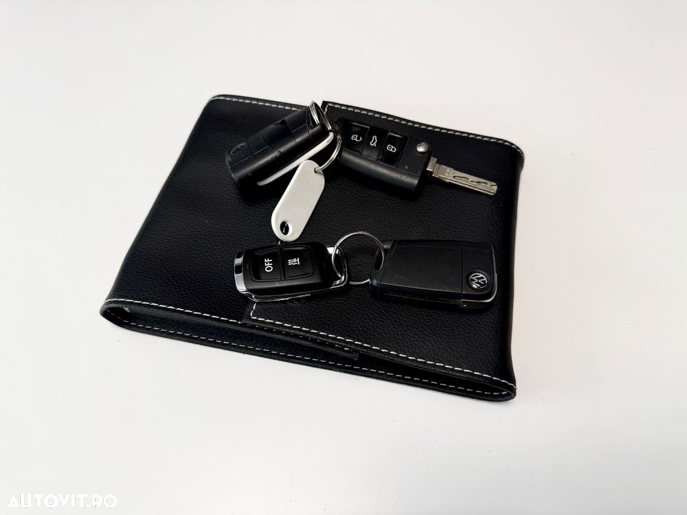 Volkswagen Golf 1.6 TDI Highline - 29