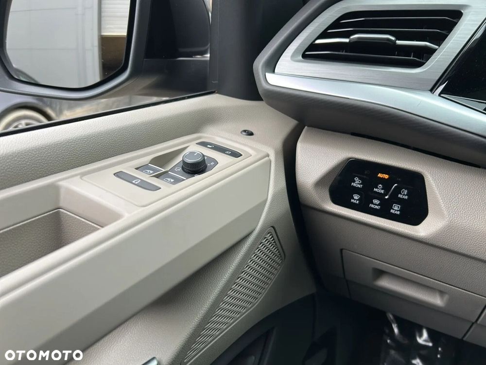 Volkswagen Multivan - 26