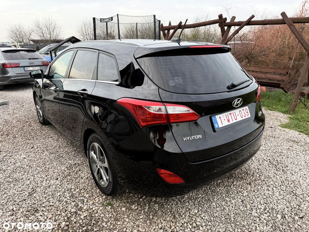 Hyundai i30 blue Kombi 1.6 GDi Passion - 13