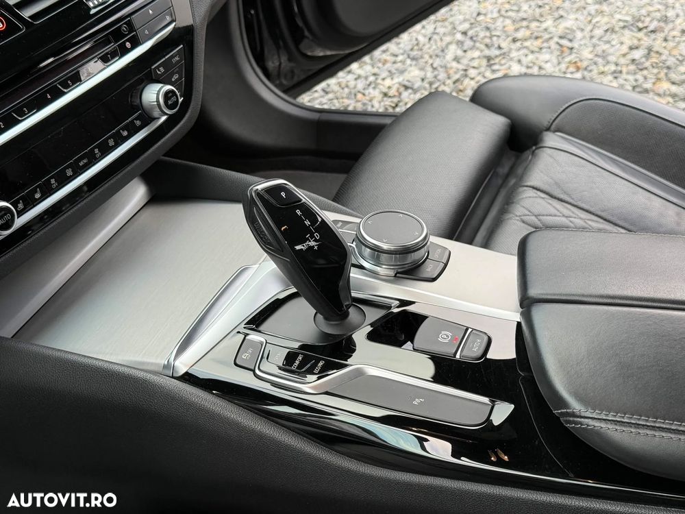 BMW Seria 5 520d xDrive AT - 12