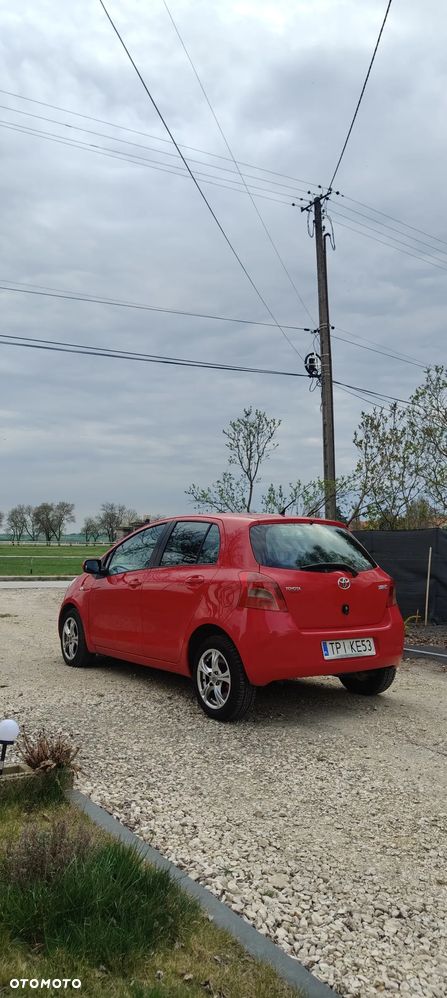 Toyota Yaris 1.3 - 6