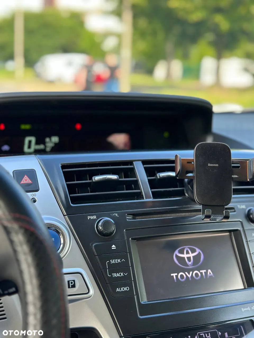 Toyota Prius+ (Hybrid) - 16