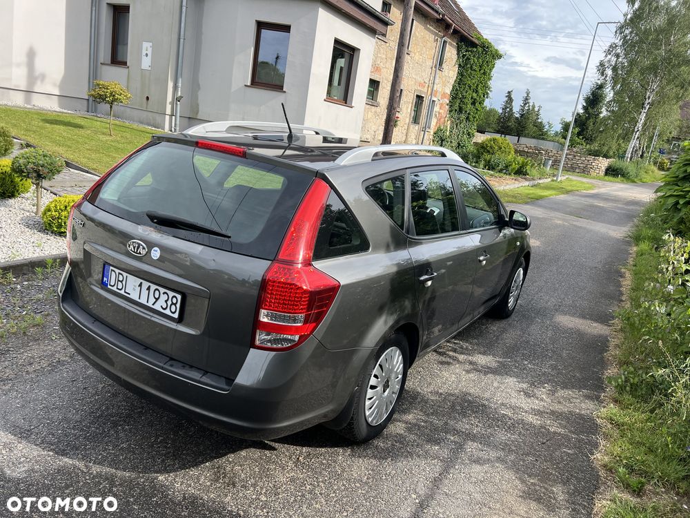 Kia Ceed 1.4 L - 8