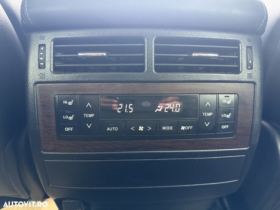 Toyota Land Cruiser - 32