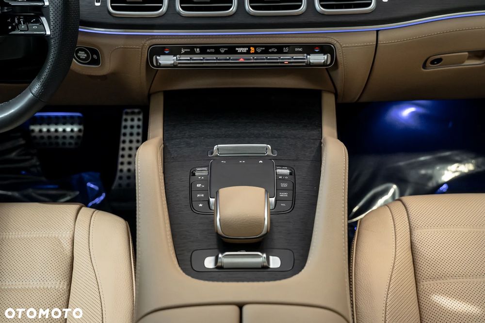 Mercedes-Benz GLS - 28