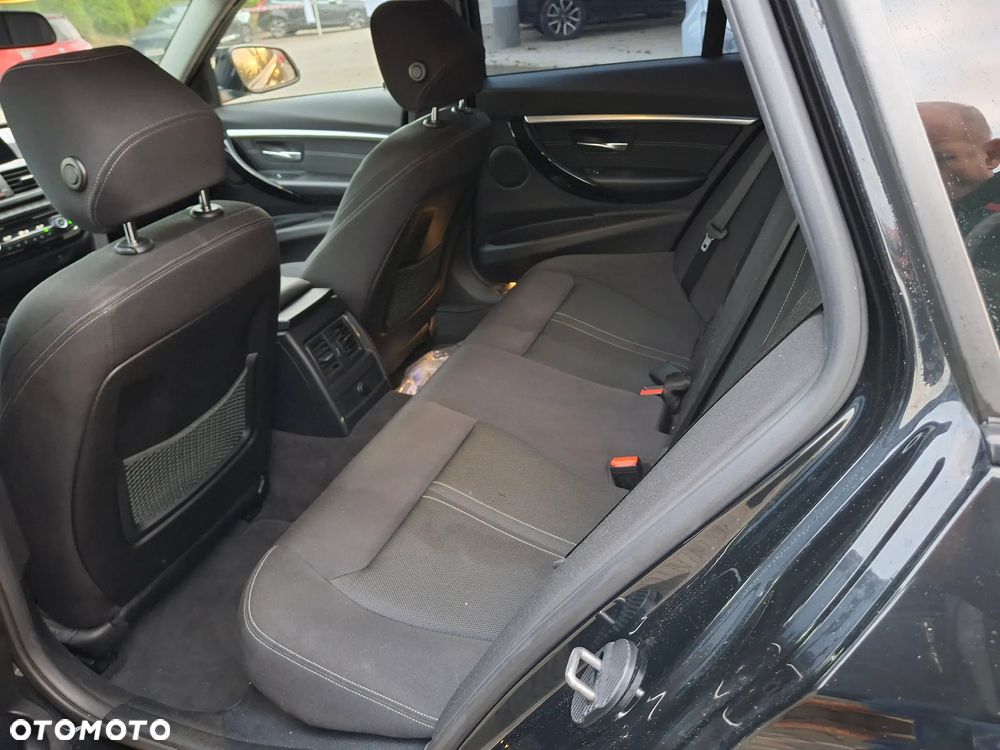 BMW Seria 3 320d Sport Line Shadow sport - 12