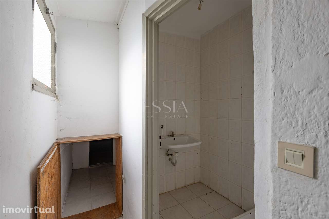 Prédio para Remodelar no Centro do Porto - Grande imagem: 5/17