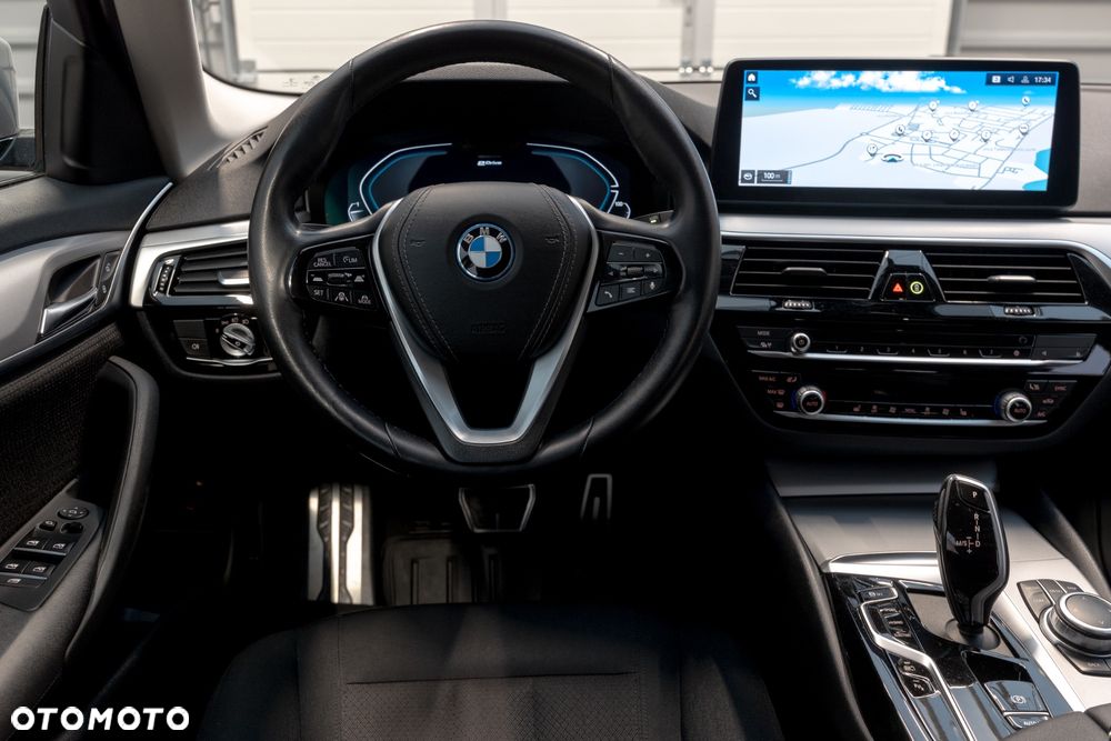 BMW Seria 5 530e xDrive Luxury Line sport - 28