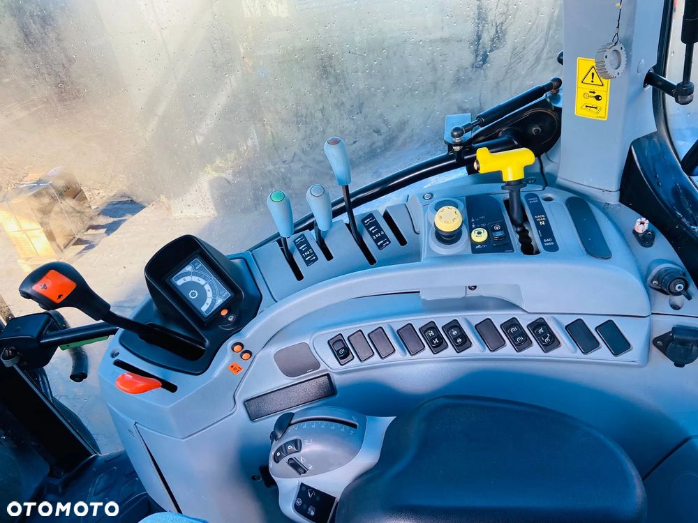 New Holland T6070 - 16