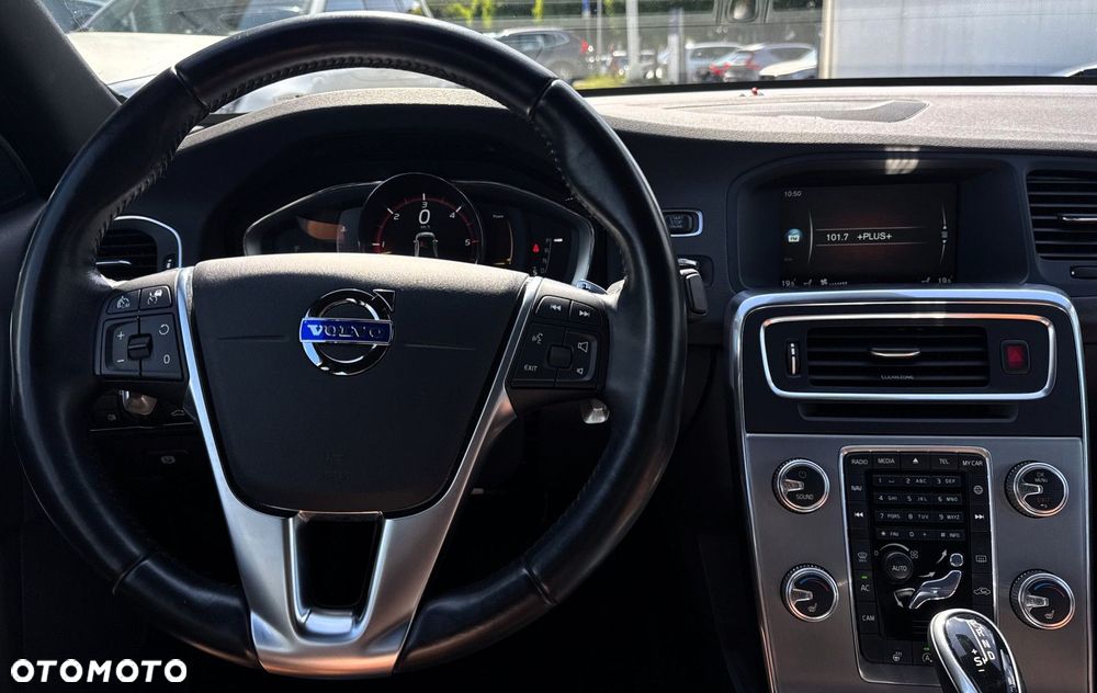 Volvo S60 Cross Country - 13