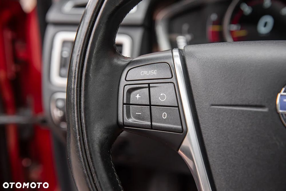 Volvo XC 70 D5 AWD Momentum - 24