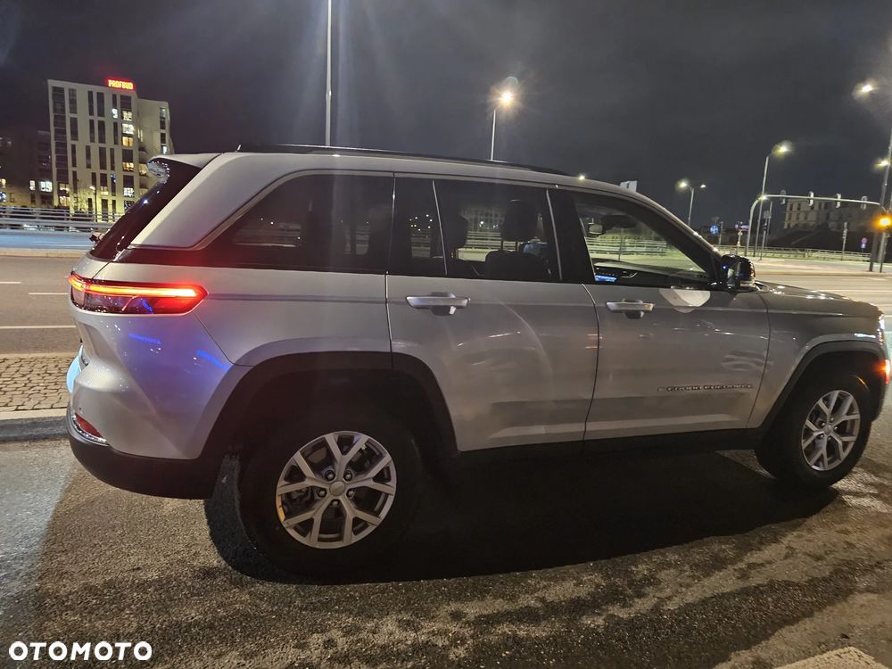 Jeep Grand Cherokee - 12