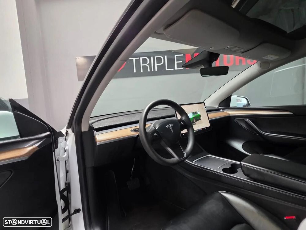 Tesla Model Y Long Range Dual Motor AWD - 11