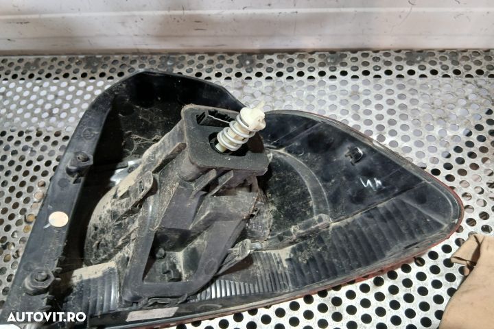 Lampa / Tripla stop stanga pe aripa 5K0945111 5K0945111 Volkswagen VW - 3