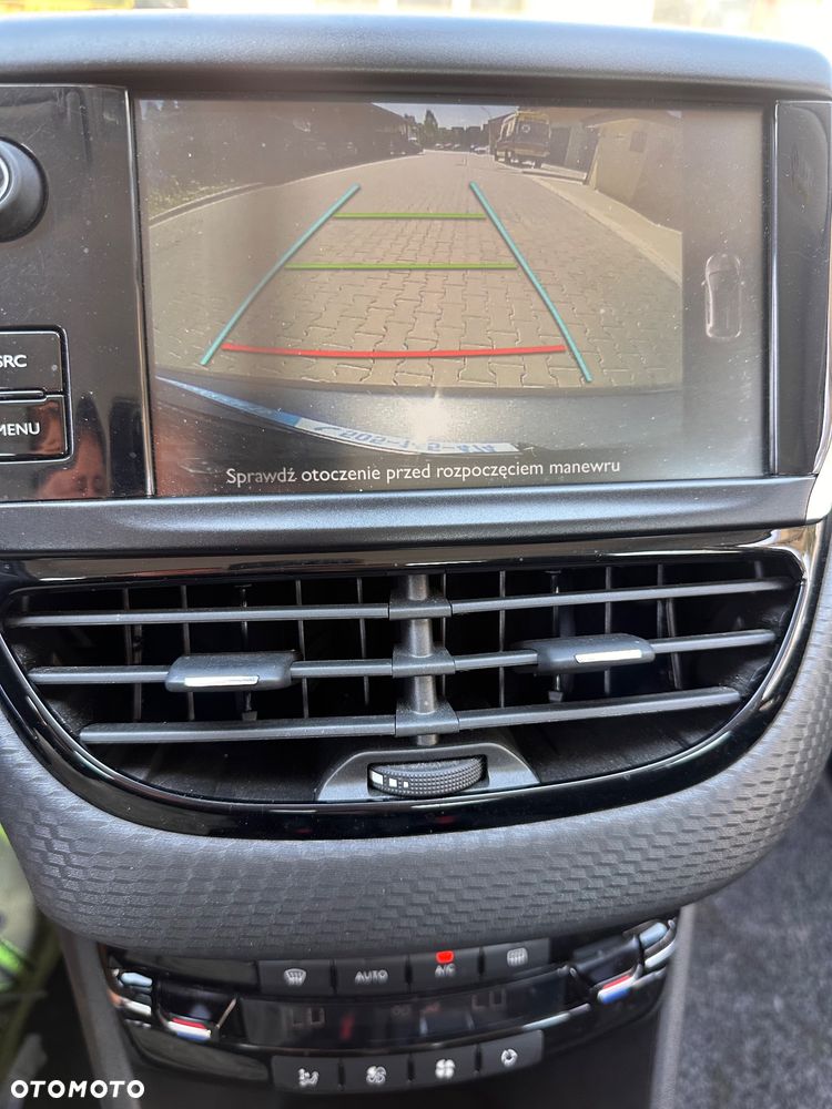 Peugeot 208 PureTech 110 Stop & Start EAT6 Signature - 11