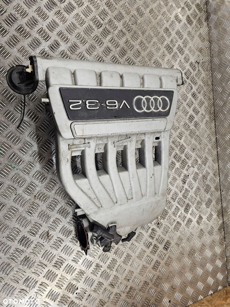 audi a3 8p tt 8n 8j eos golf iv v r32 3.2 v6 kolektor ssący 022133203g - 1