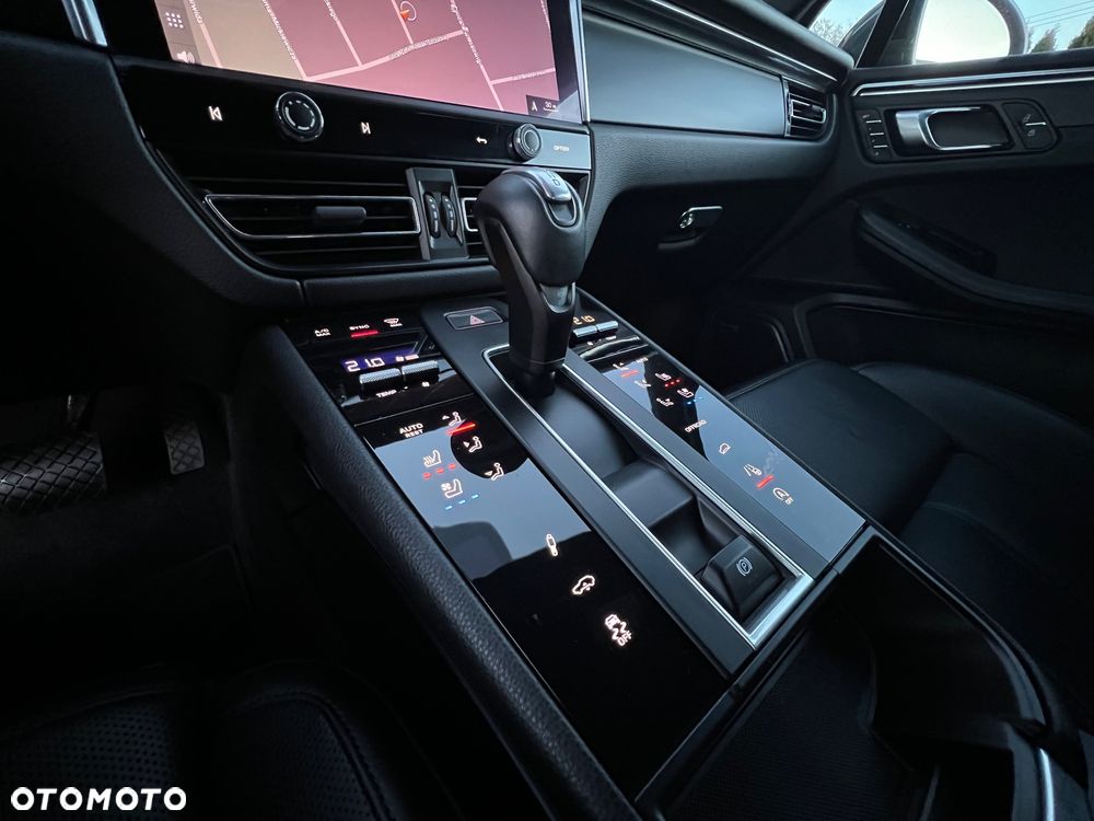 Porsche Macan T - 17