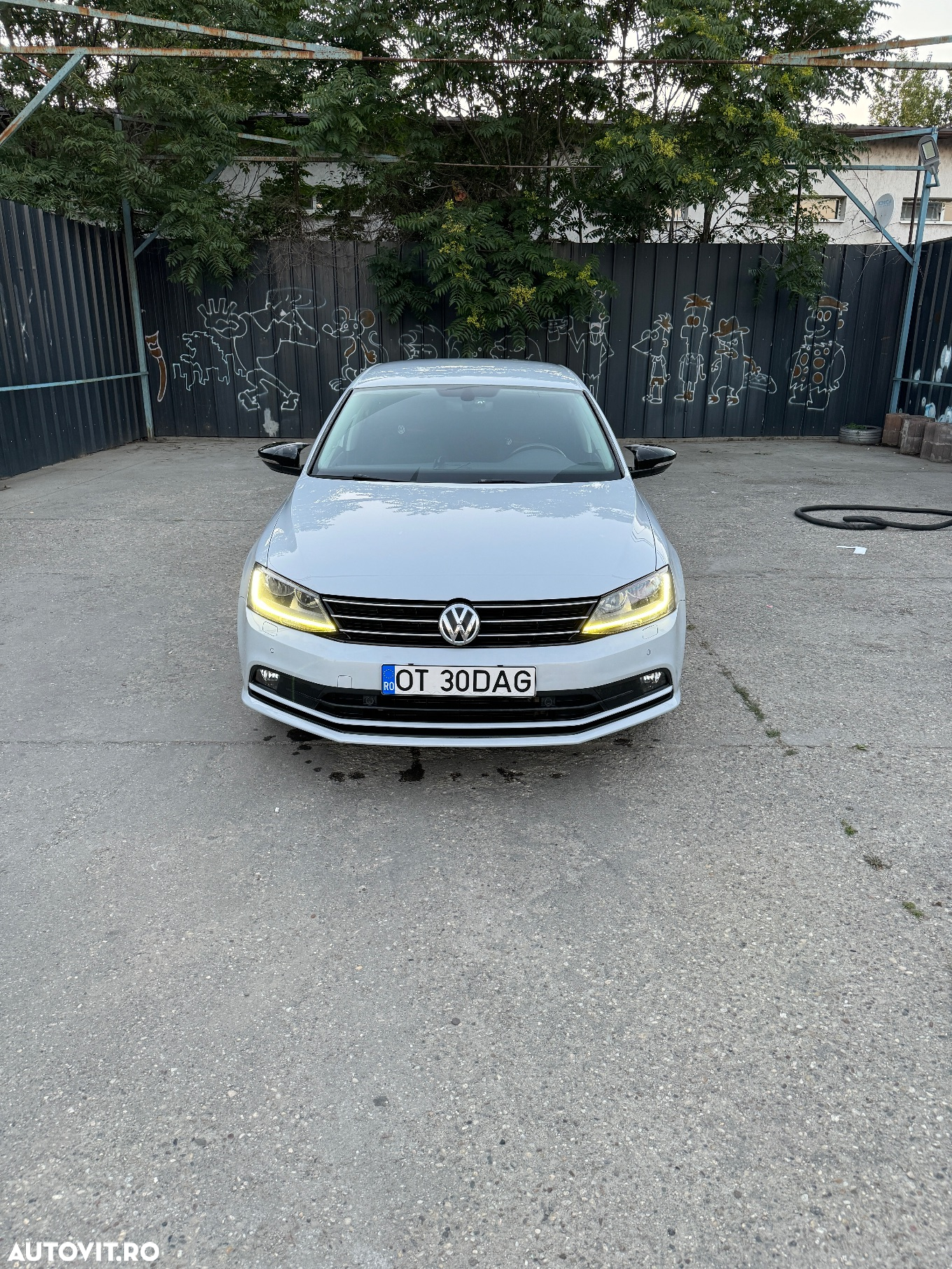 Volkswagen Jetta 2.0 TDI Comfortline - 4