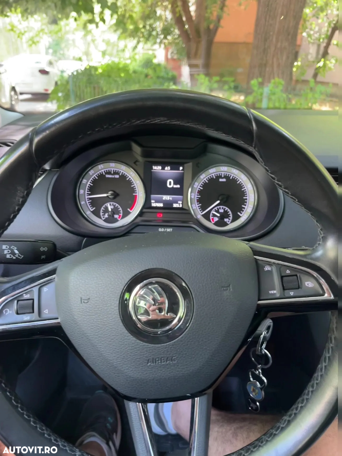 Skoda Octavia 1.6 TDI DSG Ambition - 9