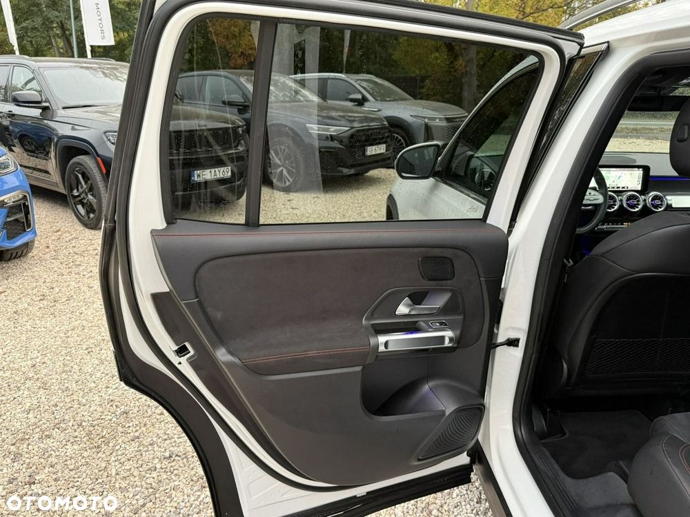 Mercedes-Benz GLB 200 mHEV AMG Line 7G-DCT - 17