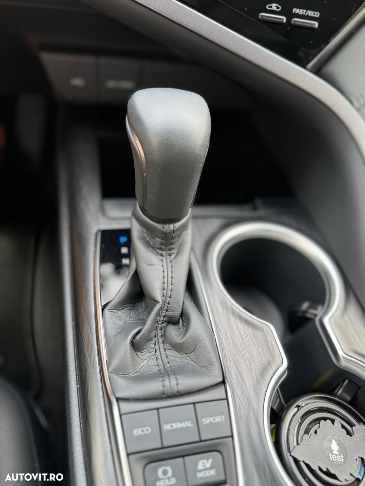 Toyota Camry 2.5 HEV Executive - 34