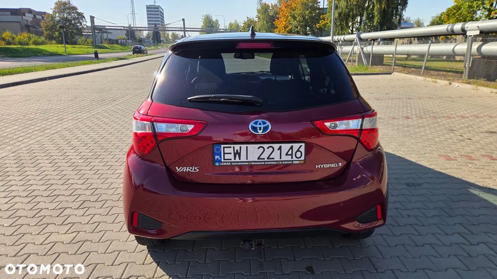 Toyota Yaris Hybrid 100 Selection - 12
