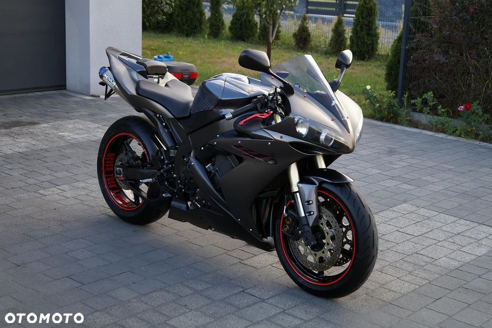 Yamaha R1 - 5