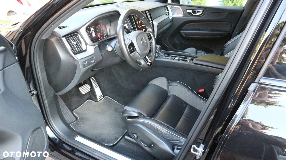 Volvo XC 60 T5 AWD R-Design - 9