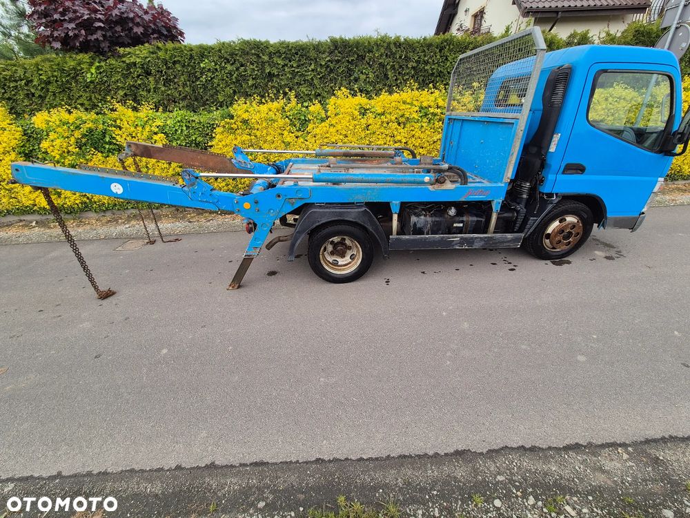 Mitsubishi FUSO - 9