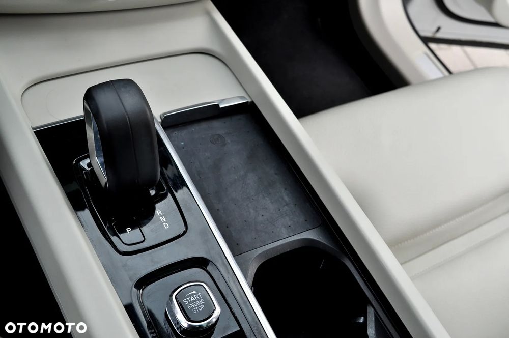 Volvo XC 60 T6 AWD Recharge Geartronic Inscription - 33
