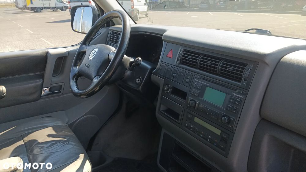 Volkswagen Multivan - 19