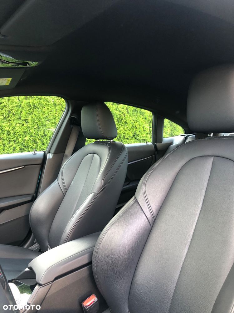 BMW Seria 2 218i - 11
