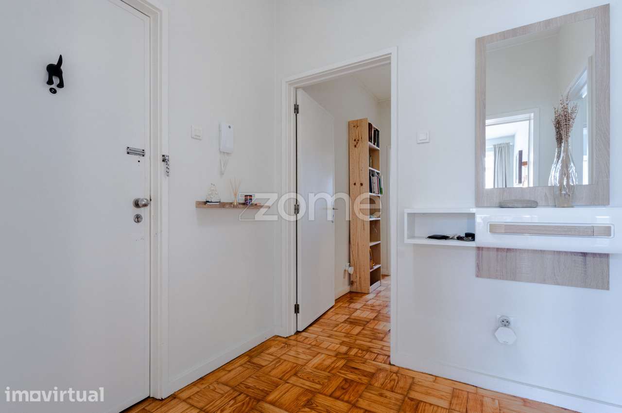 Apartamento T2 com 2 WCs, varanda e closet na Constituição, Porto - Grande imagem: 3/36