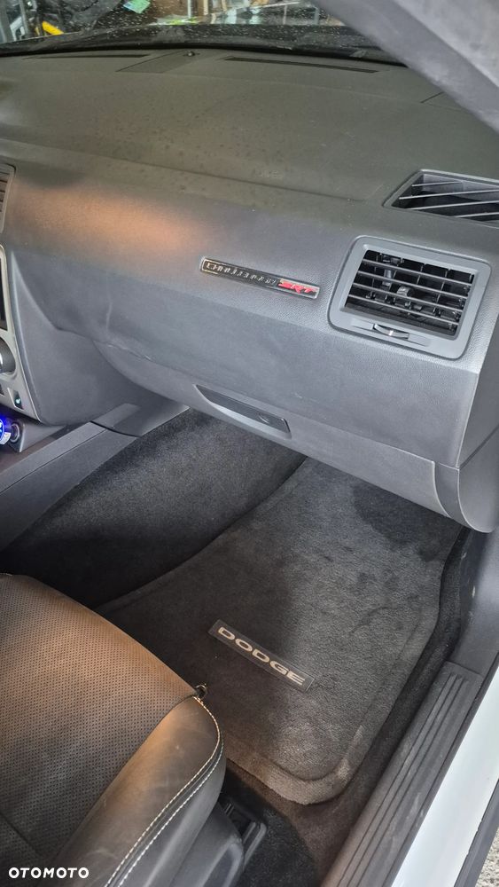 Dodge Challenger - 10