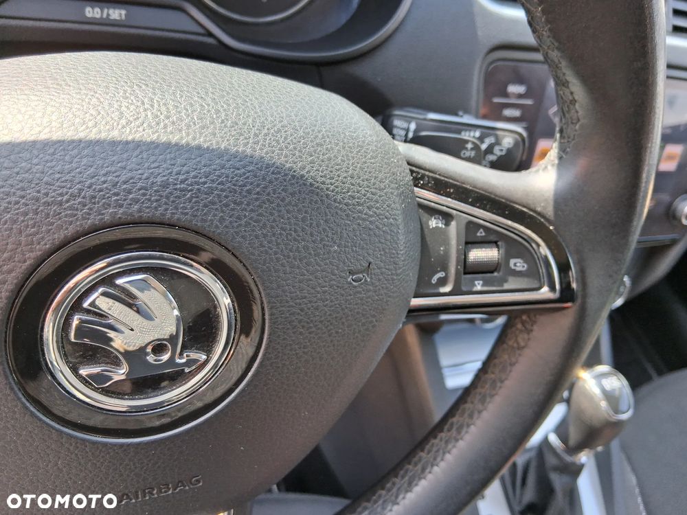 Skoda Octavia 1.6 TDI Ambiente DSG - 19