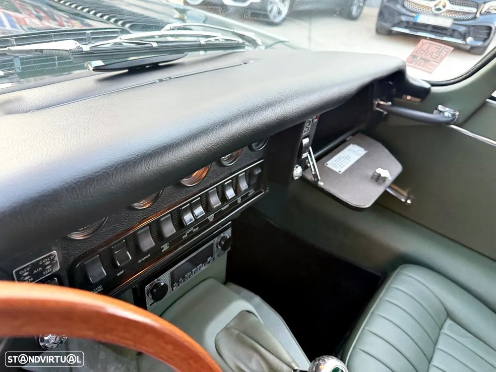 Jaguar E-Type - 12