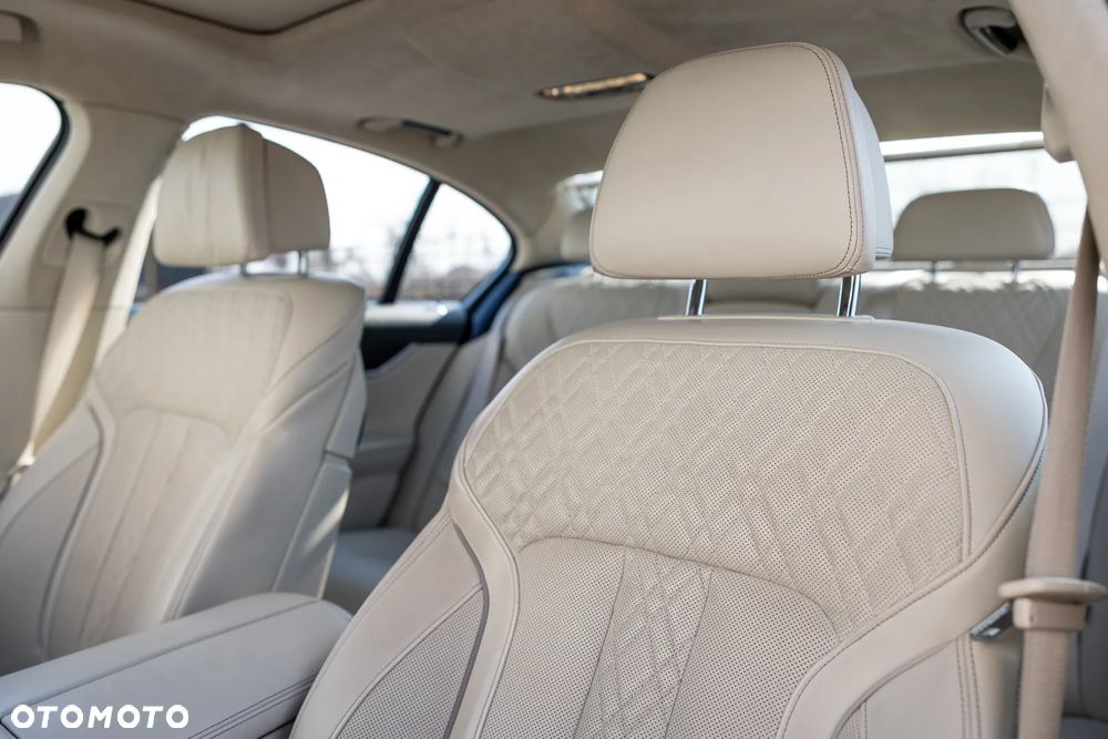 BMW Seria 7 750d xDrive sport - 26