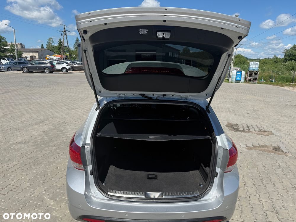 Hyundai i40 Kombi blue 1.6 Family+ - 8