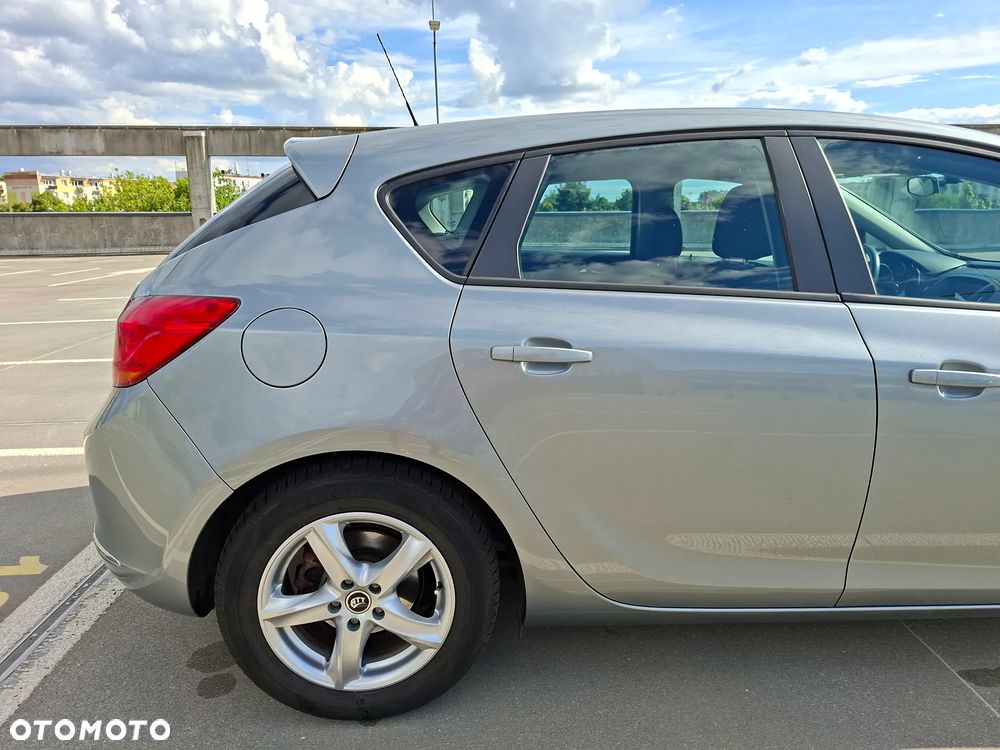 Opel Astra 1.4 Essentia - 9