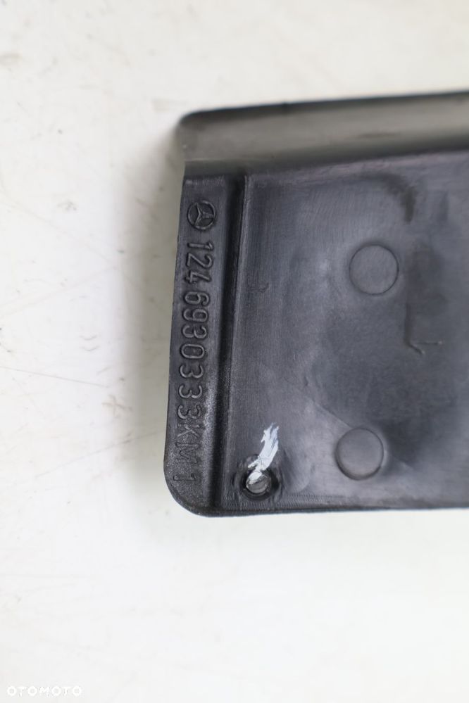 MERCEDES-BENZ W124 OSŁONA POKRYWA BOCZNA BAGAŻNIKA LEWA 1246930333 - 4