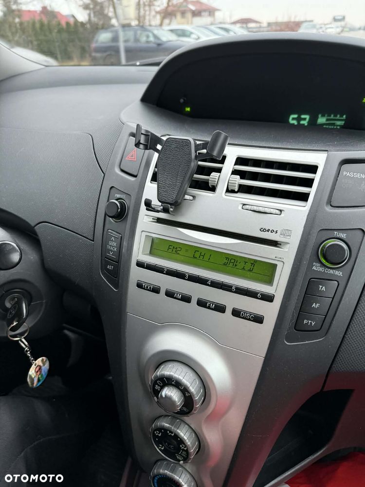 Toyota Yaris 1.3 - 11