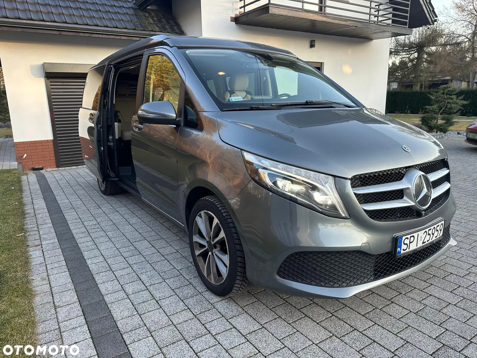 Mercedes-Benz Klasa V 300 d 4-Matic Avantgarde 9G-Tronic (d³ugi) - 2