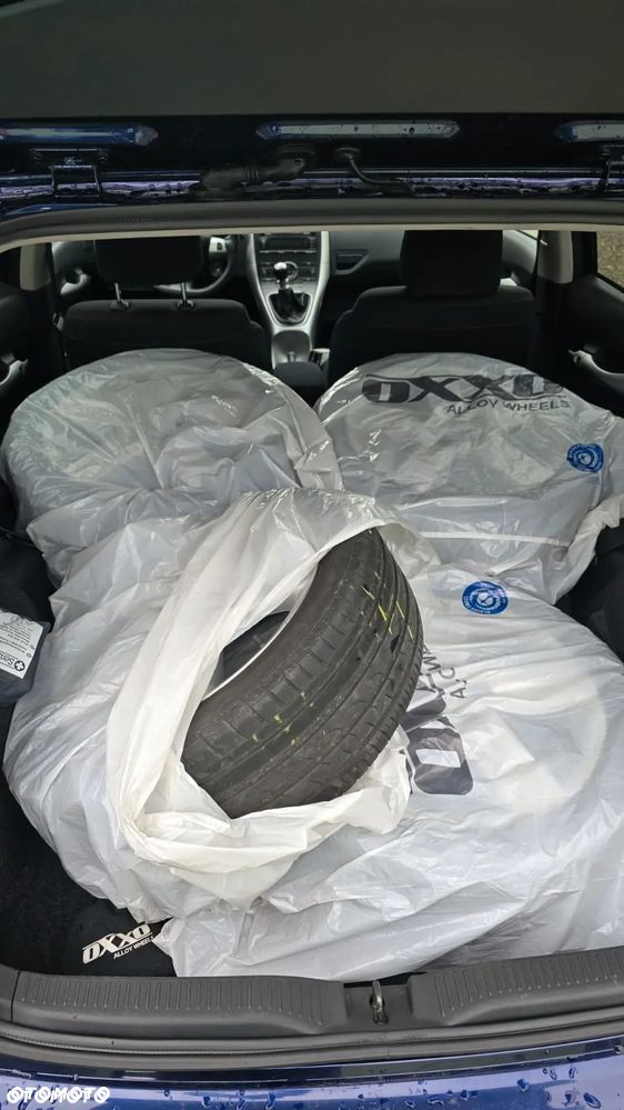 Toyota Auris 1.6 Premium + - 9
