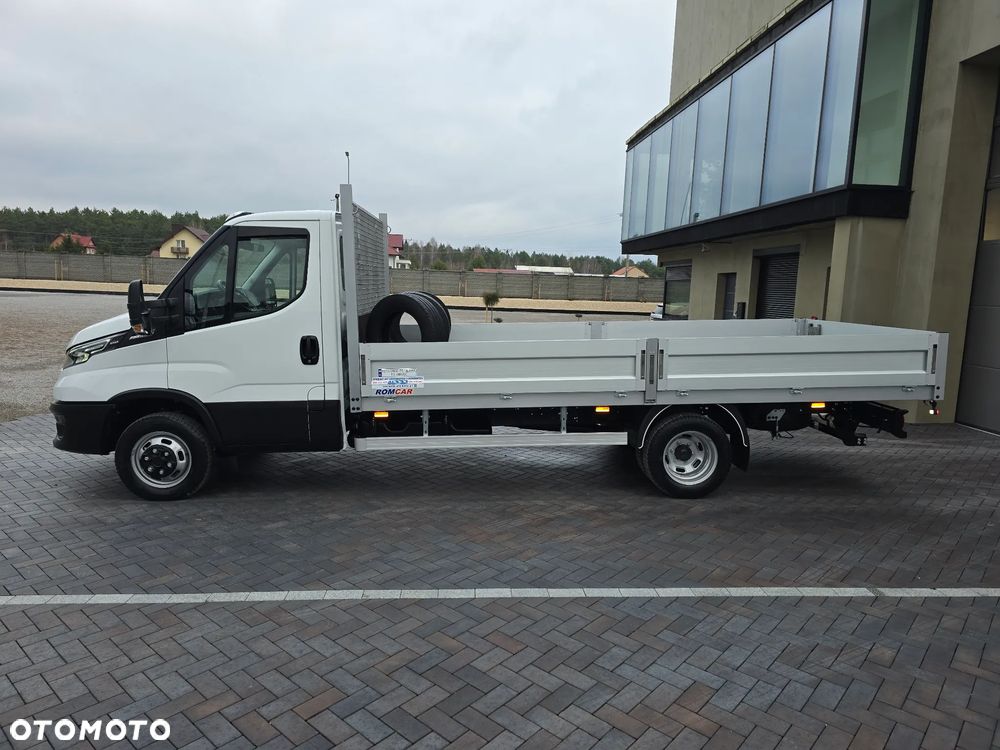 Iveco DAILY DAILY 35C18 / 50C18 HI-MATIC 9PALET 4,50cm Długi 850Kg ŁADOWNOŚĆ SALON PL 39 Tyś km STAN NOWY NOWY NOWY NA GWARANCJI TEMPOMAT FOTEL PNEŁMATYCZNY KLIMATYZACJA AUTOMATYCZNA LEDY BLOKADA MOSTU HAK FABRYCZNY - 11